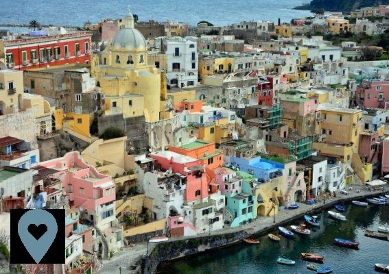 Visit Procida and where to sleep in Procida