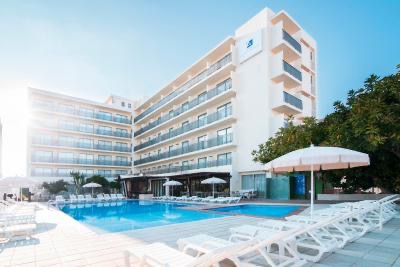 Where to sleep in Ibiza? Accommodation in Ibiza or Sant Antoni?
