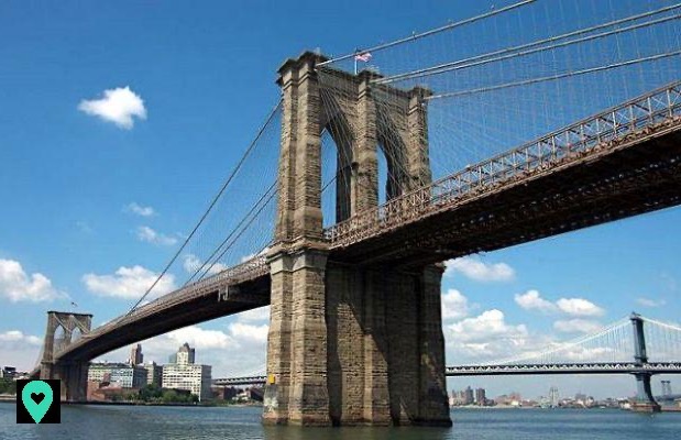 Brooklyn Bridge: Enjoy a beautiful view from the Brooklyn Bridge!