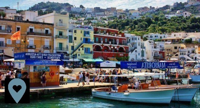Visita l'isola di Capri e i suoi dintorni.