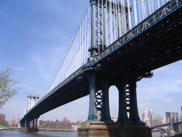 Puente de Manhattan: cruce este puente sobre el East River para disfrutar de una hermosa vista de Nueva York.