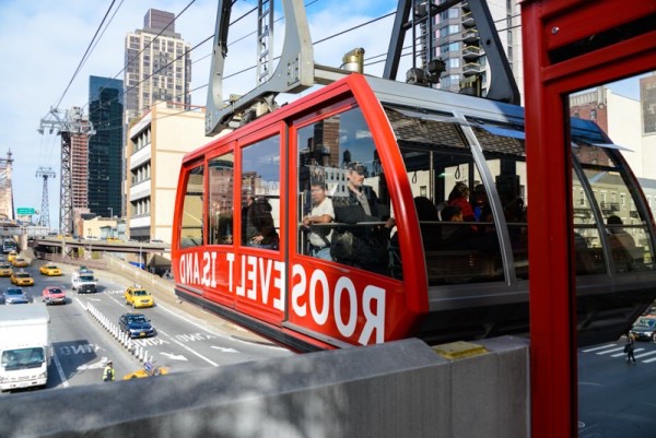 Taking the cable car in New York: a breathtaking view