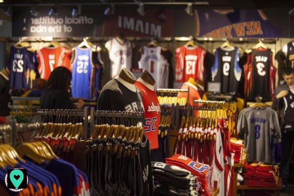 Giet Lodge Welke 🏙️ NBA Store: Paradise for Basketball Lovers