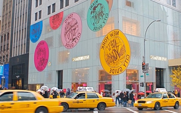 New York's 5th Avenue: a shopper's paradise!