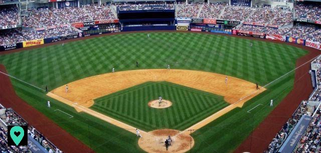 New York baseball game: go support the Yankees team!